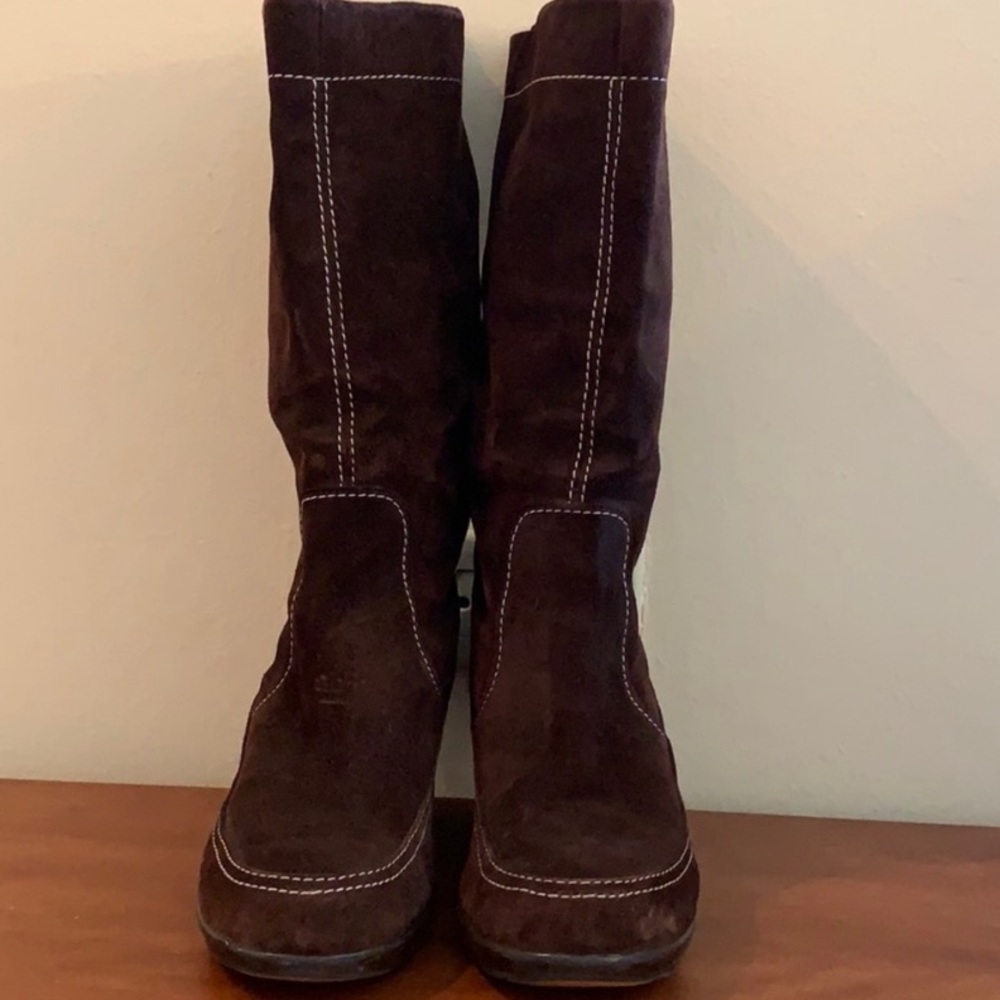 Women’s 8.5 heeled boots